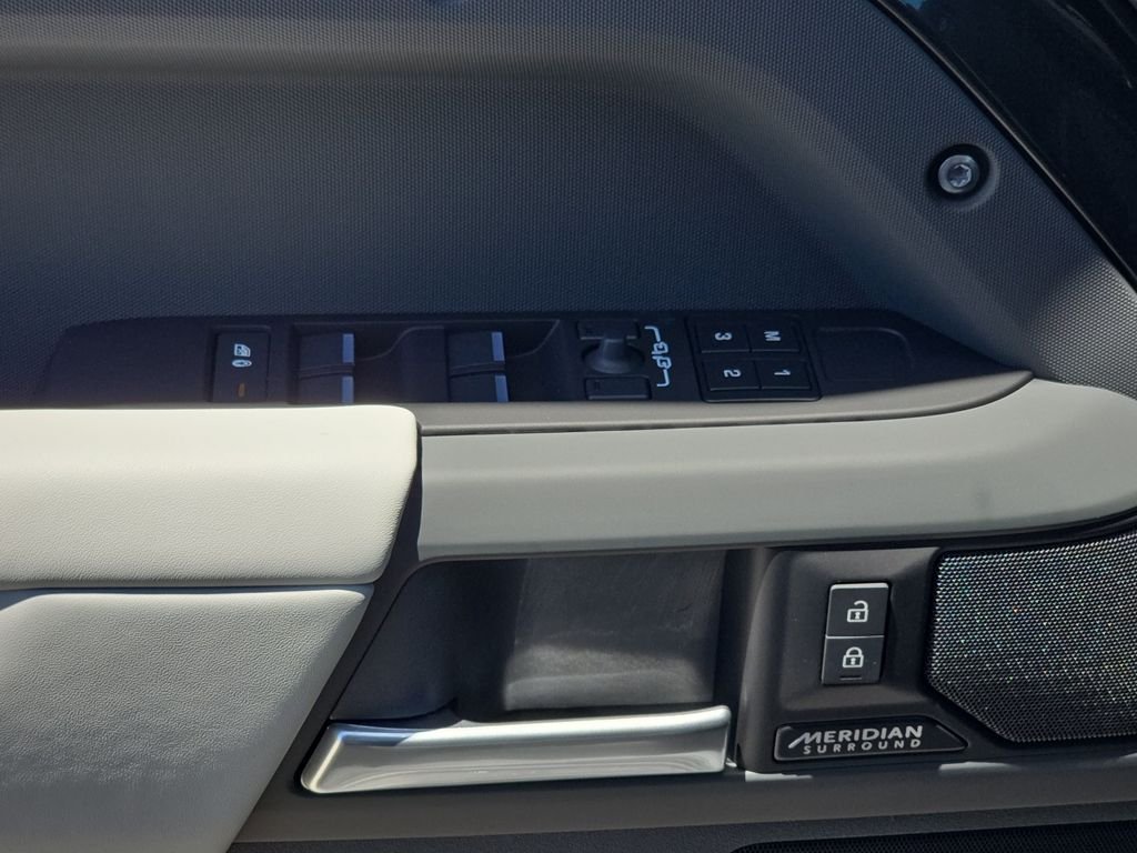 New 2026 Carpathian Grey Land Rover X-Dynamic SE image 29