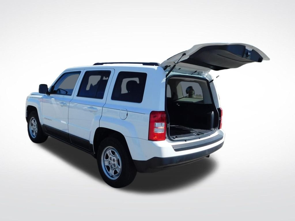 Used 2016 White Jeep Sport image 22