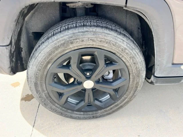 Used 2024 Gray Jeep Latitude image 6