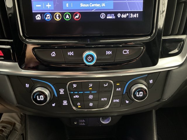 Used 2021 Iridescent Pearl Tricoat Chevrolet Premier image 18
