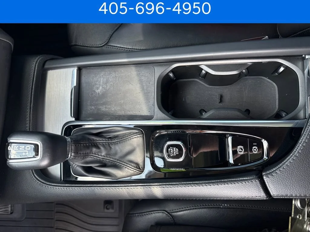 Pre-Owned 2022 Volvo XC90 Momentum
