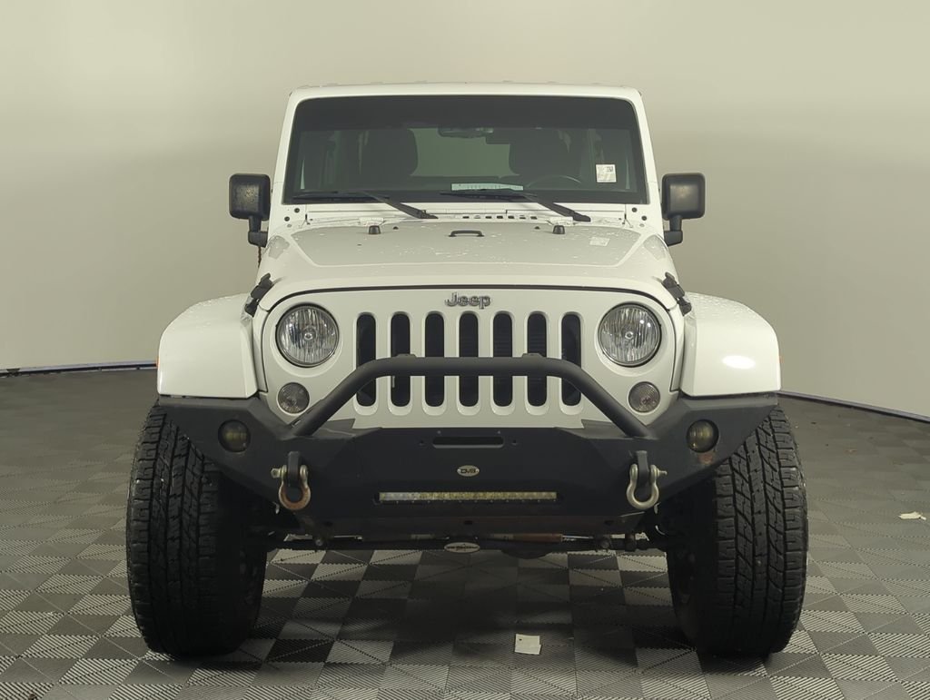 Used 2018 White Jeep Unlimited Sahara image 9