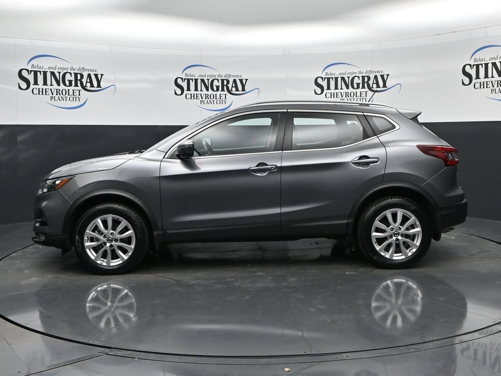 Used 2022 Gray Nissan SV FWD Xtronic CVT image 4