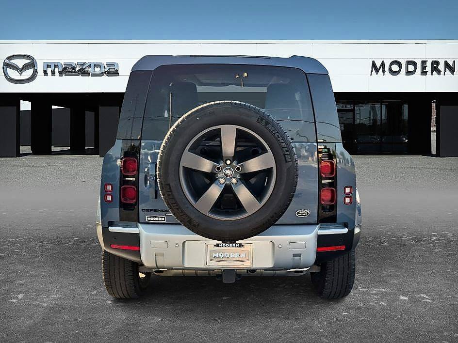 Used 2023 Tasman Blue Metallic Land Rover SE image 4
