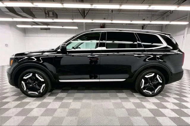 Used 2023 Ebony Black Kia S image 13