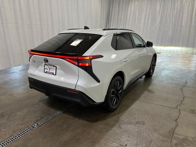 New 2026 Wind Chill Pearl <sup>1</sup> Toyota  XLE image 4