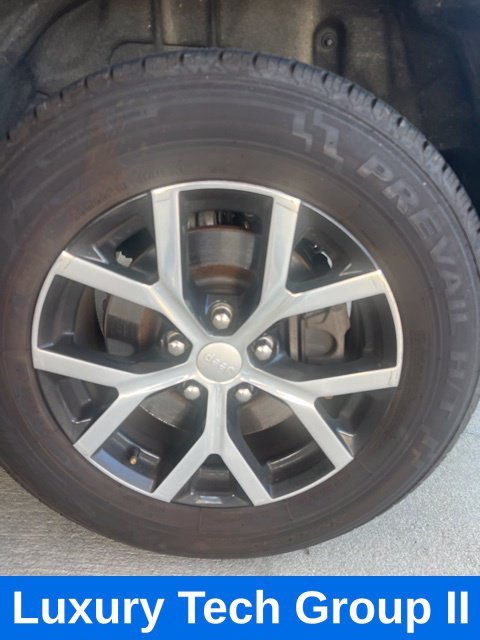 Used 2024 Gray Jeep Limited image 7