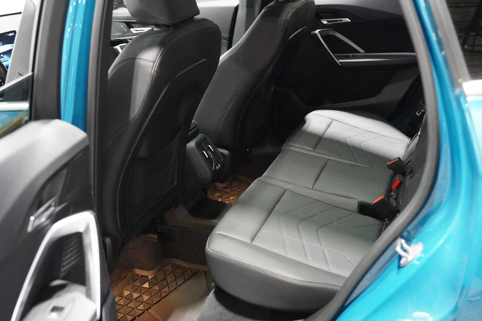 Used 2024 Blue Bay Lagoon Metallic BMW xDrive28i image 23