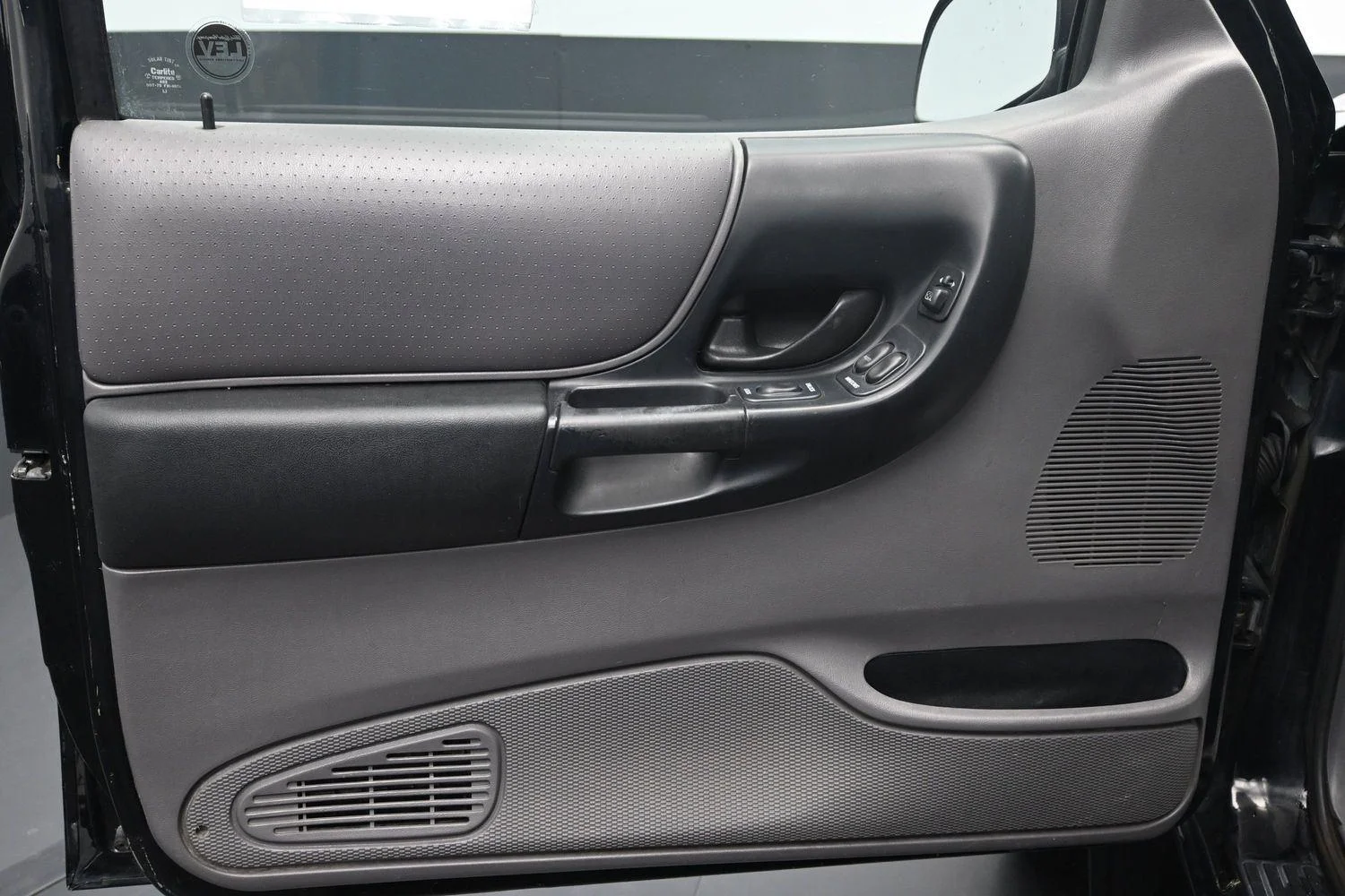 Used 2002  FORD  image 13