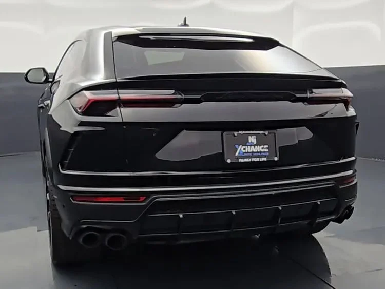 Used 2022  Lamborghini Sport Utility 4D image 5