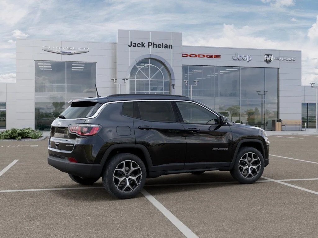 New 2026 Diamond Black Crystal Pearlcoat Jeep Limited image 4