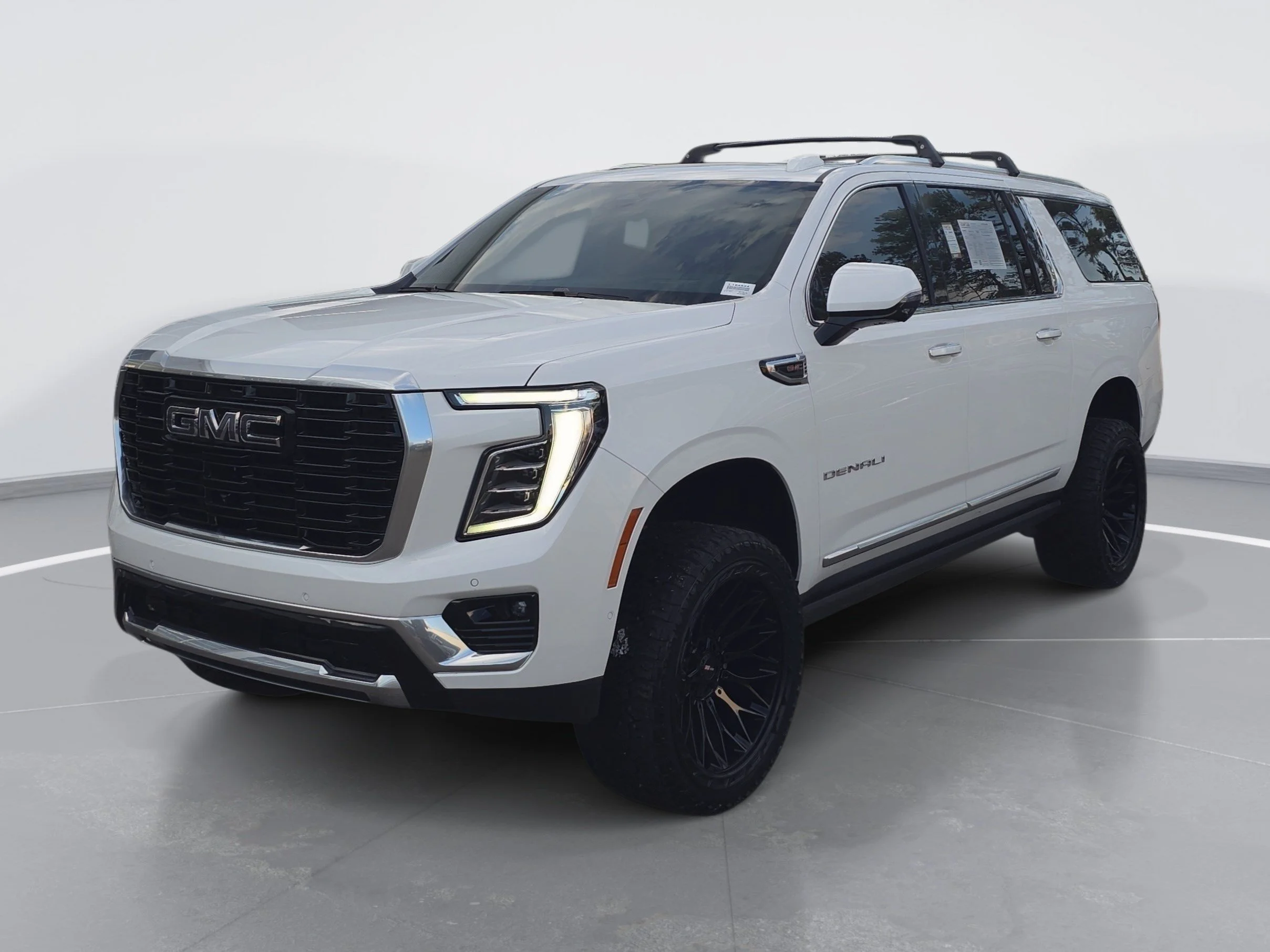 Used 2025 White Frost Tricoat GMC Denali image 7