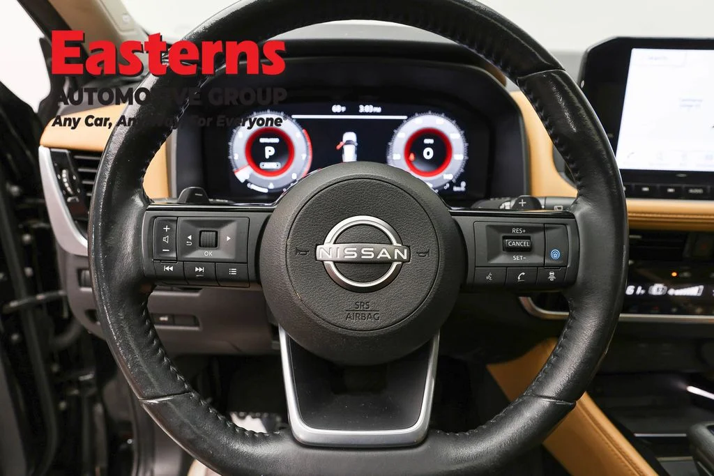 Used 2023 Black Nissan Platinum image 10