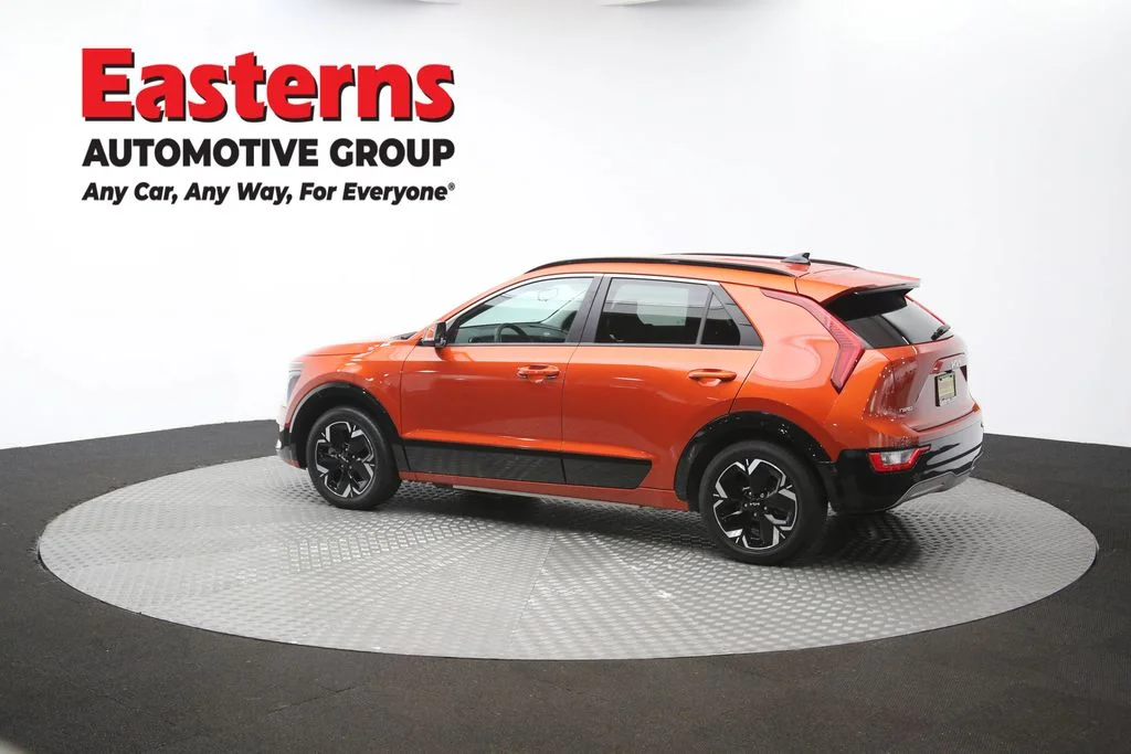 Used 2023 Red Kia Wind image 62