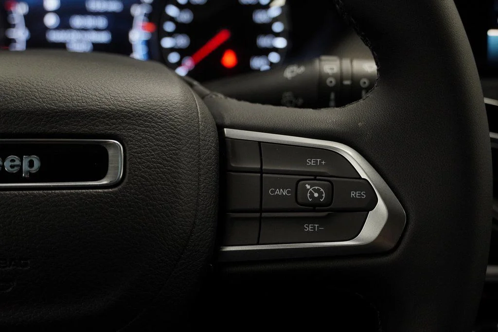 New 2026 Hydro Blue Pearlcoat Jeep Latitude image 28