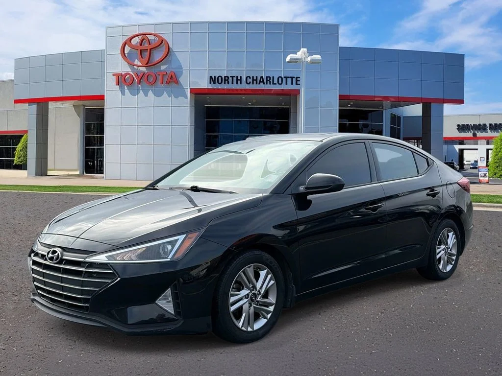 Used 2020 Black Hyundai Value Edition image 3