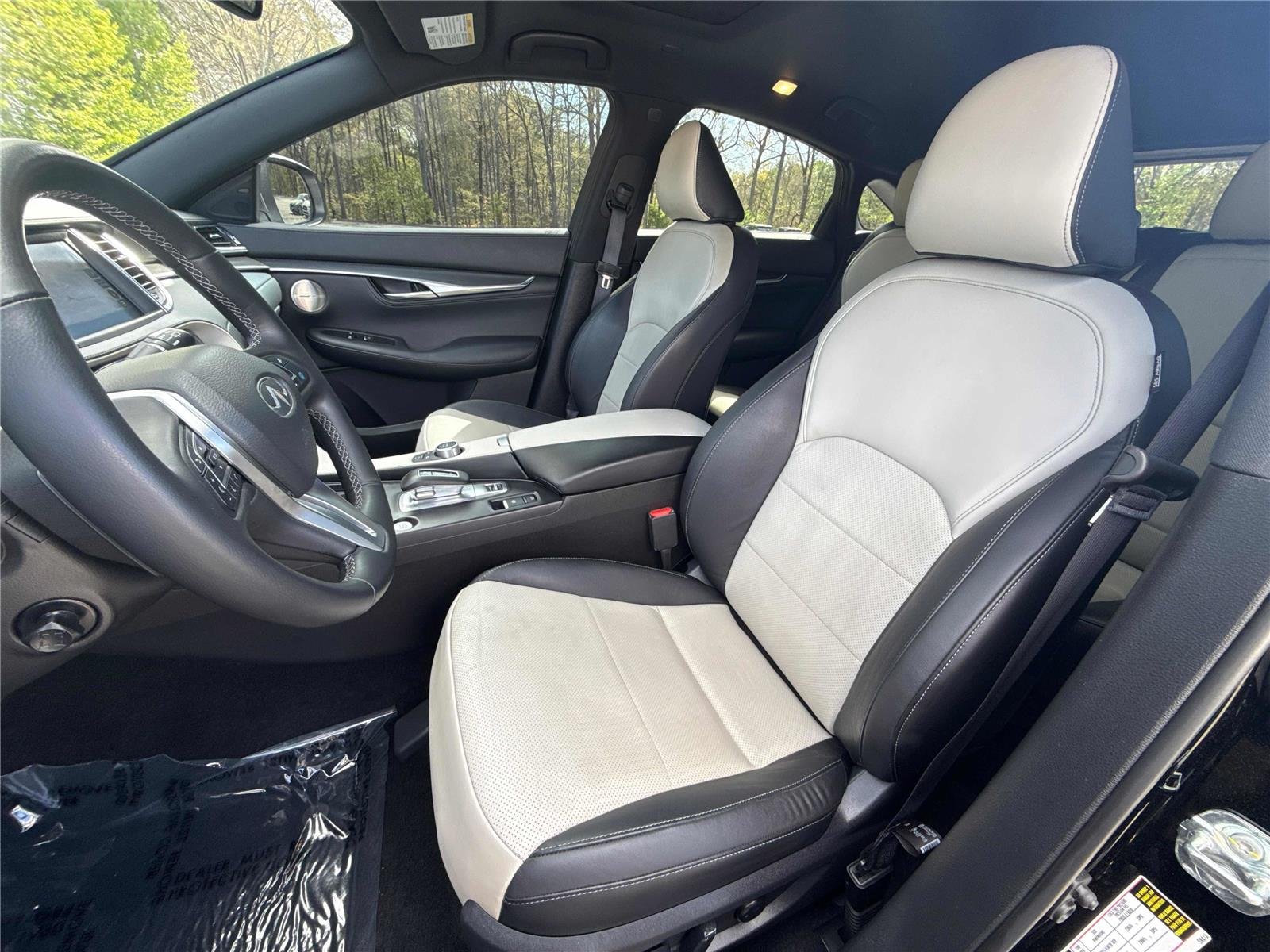 Used 2025 Black Obsidian INFINITI ESSENTIAL image 11