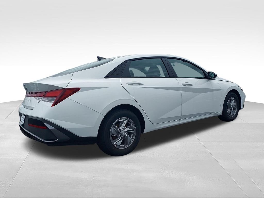 New 2026 White Hyundai SE image 5