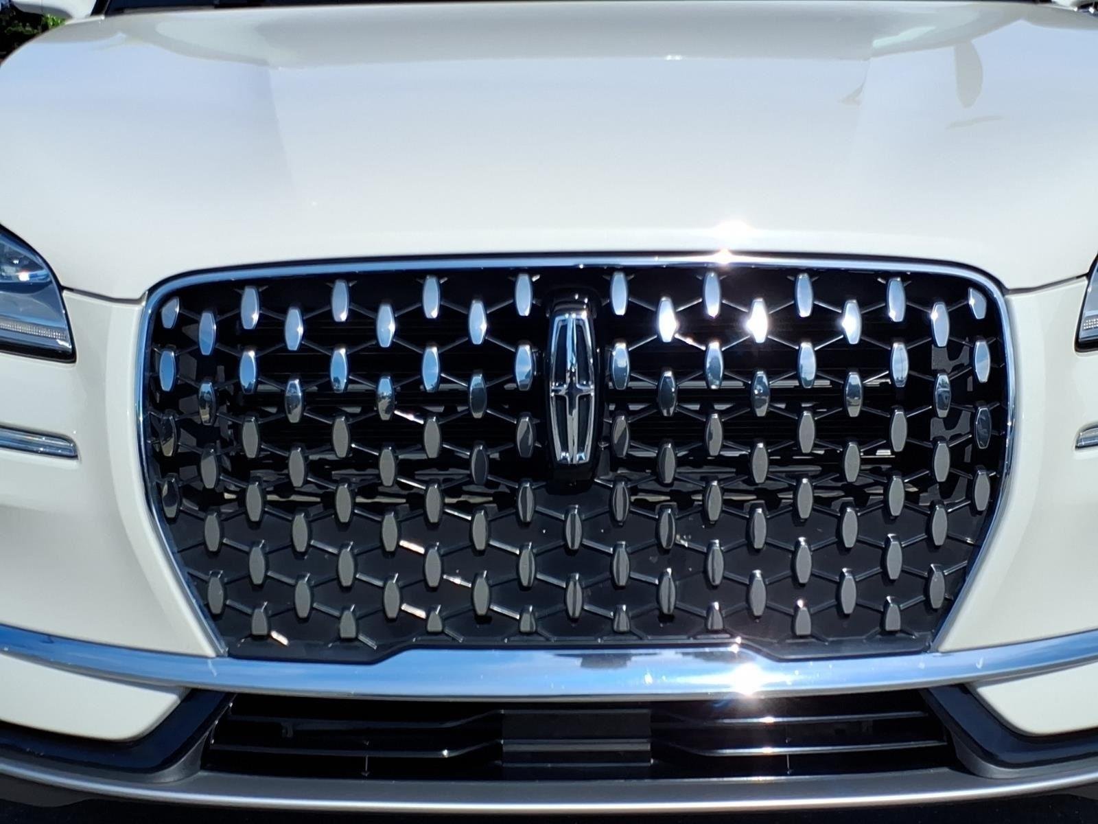 Used 2023 Ceramic Pearl Metallic Tinted Clearcoat Lincoln Reserve image 15