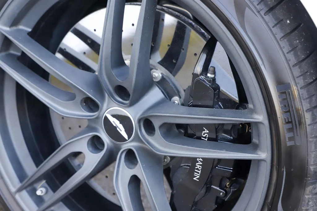 2019 Aston Martin DBS Superleggera Base - Photo 15