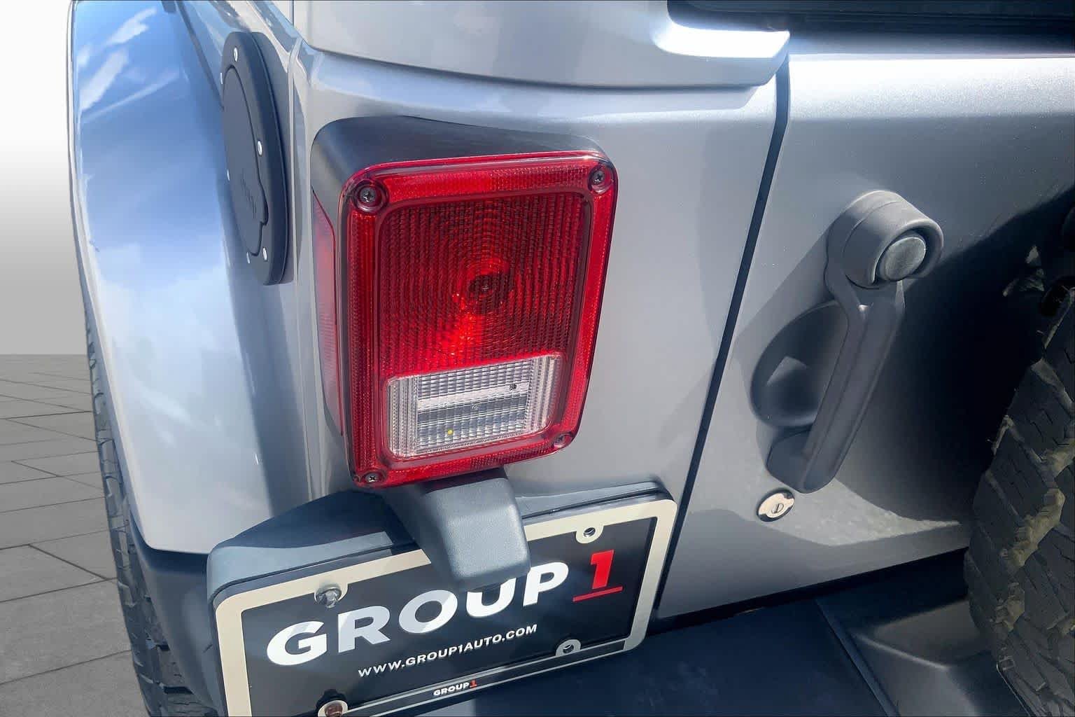 Used 2014 Billet Clearcoat Metallic Jeep Rubicon X image 28