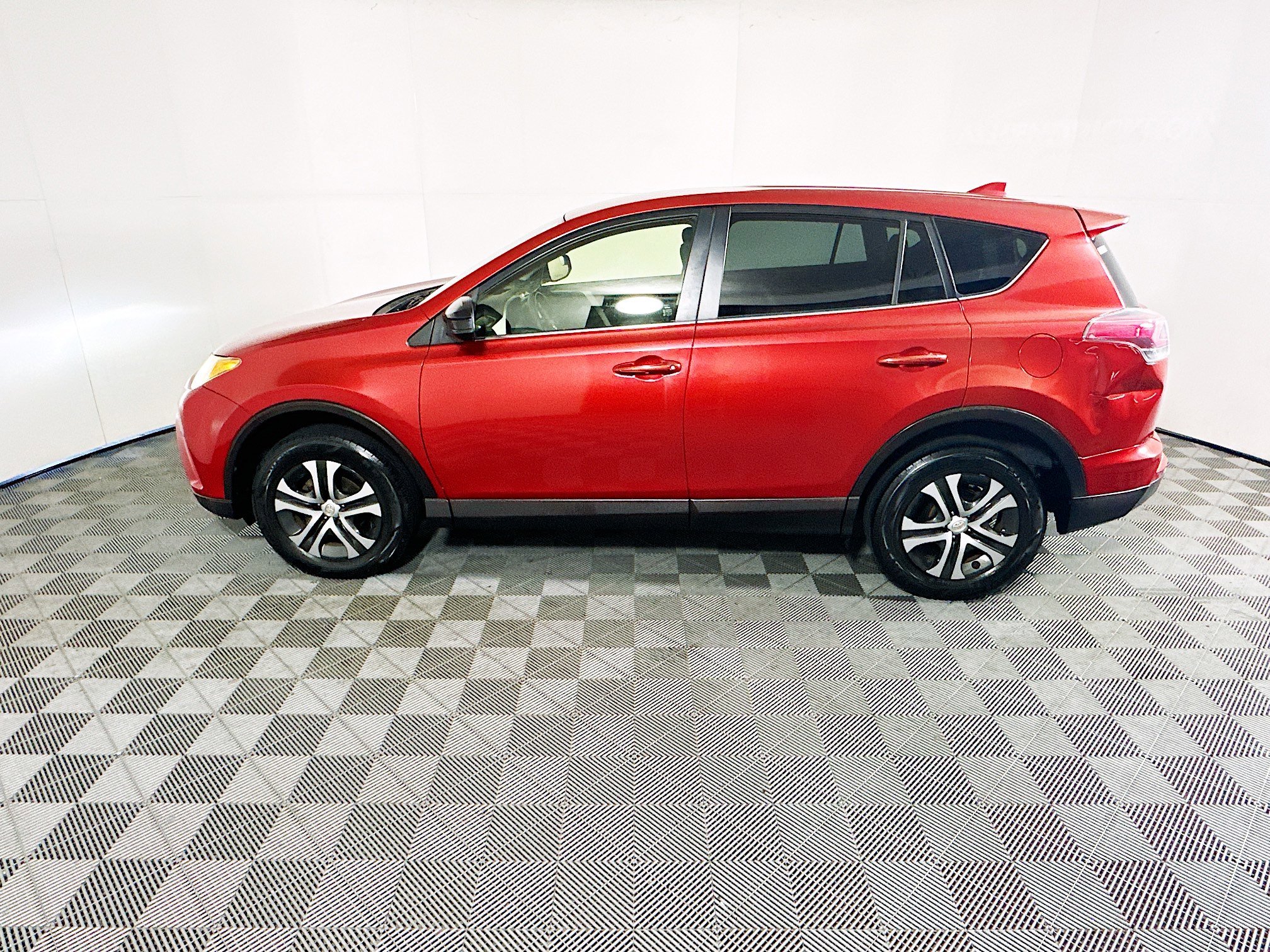 2017 Toyota RAV4 thumbnail 8