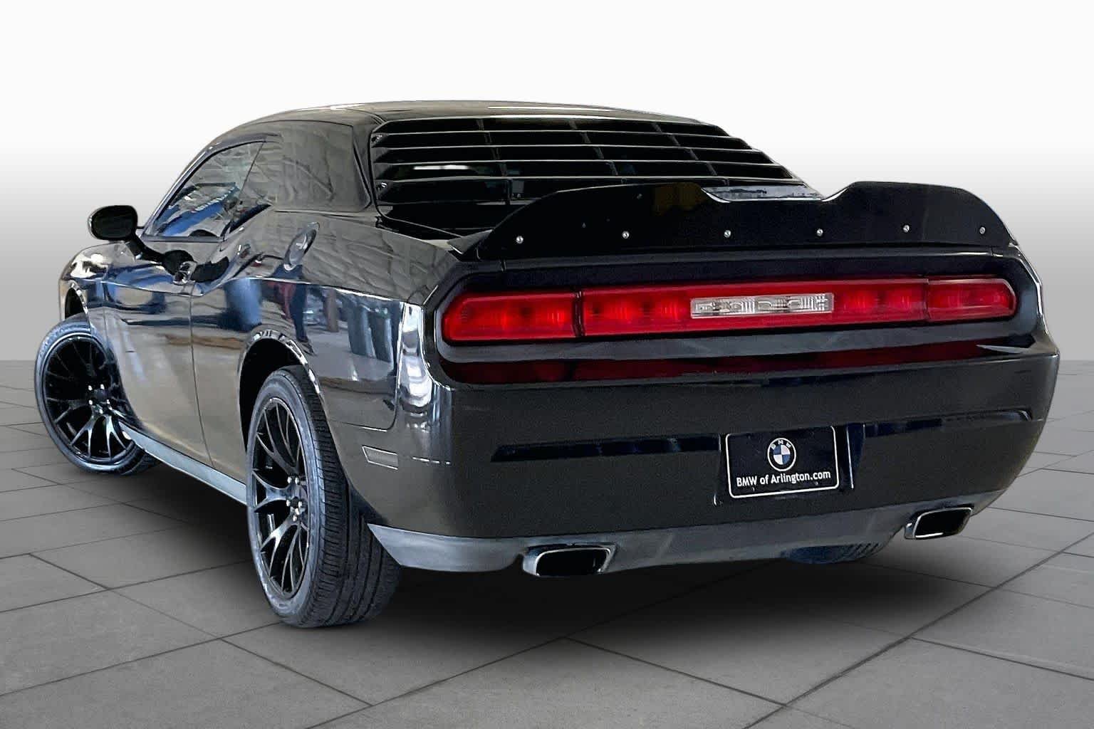 Used 2009 Brilliant Black Pearl Dodge R/T image 11