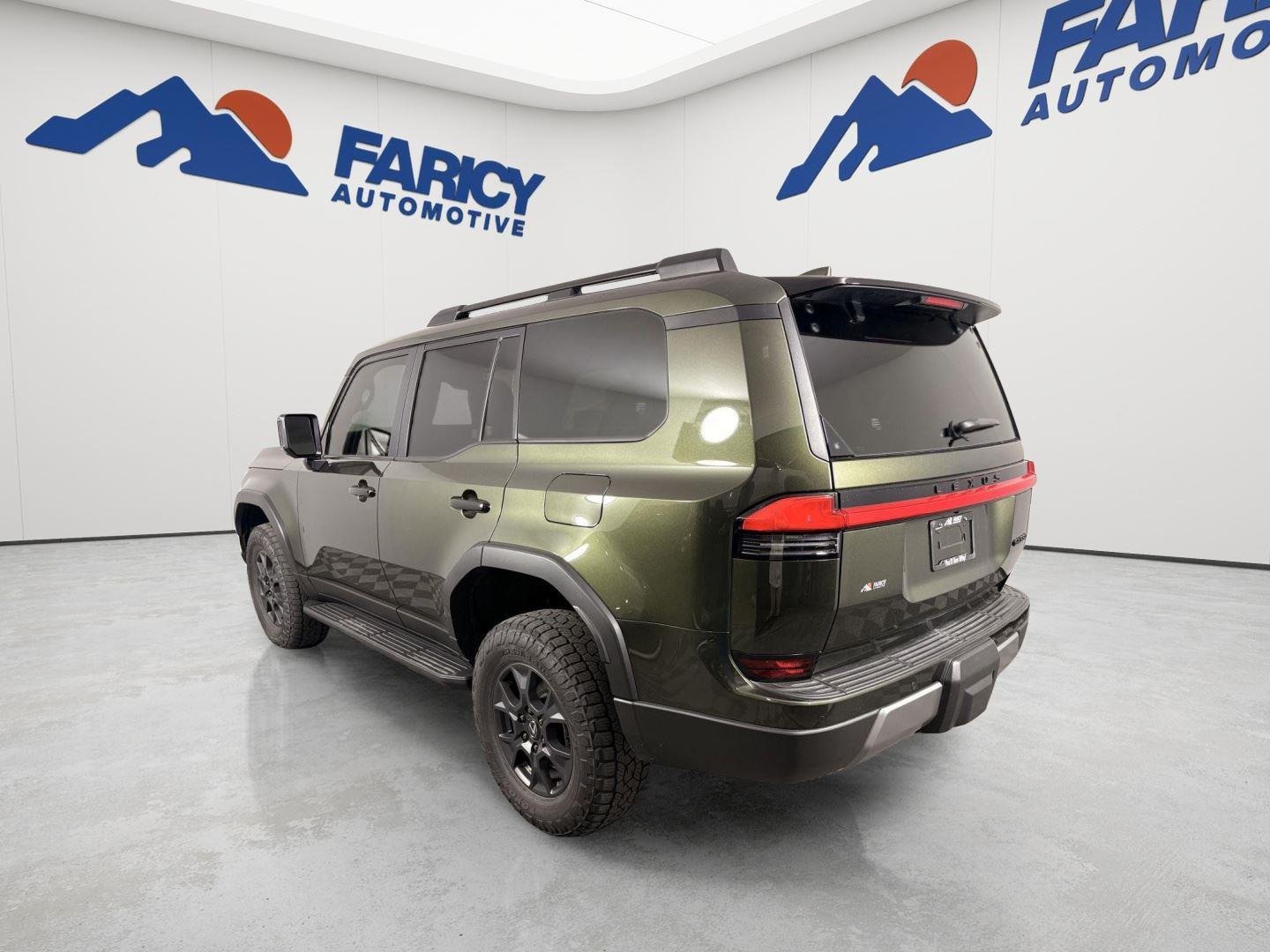 Used 2025 Nori Green Pearl Lexus GX 550 Overtrail image 3