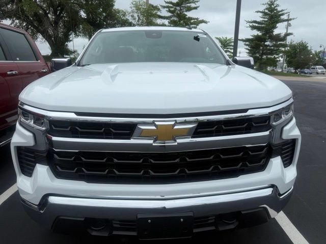 Used 2025 Summit White Chevrolet LT image 2