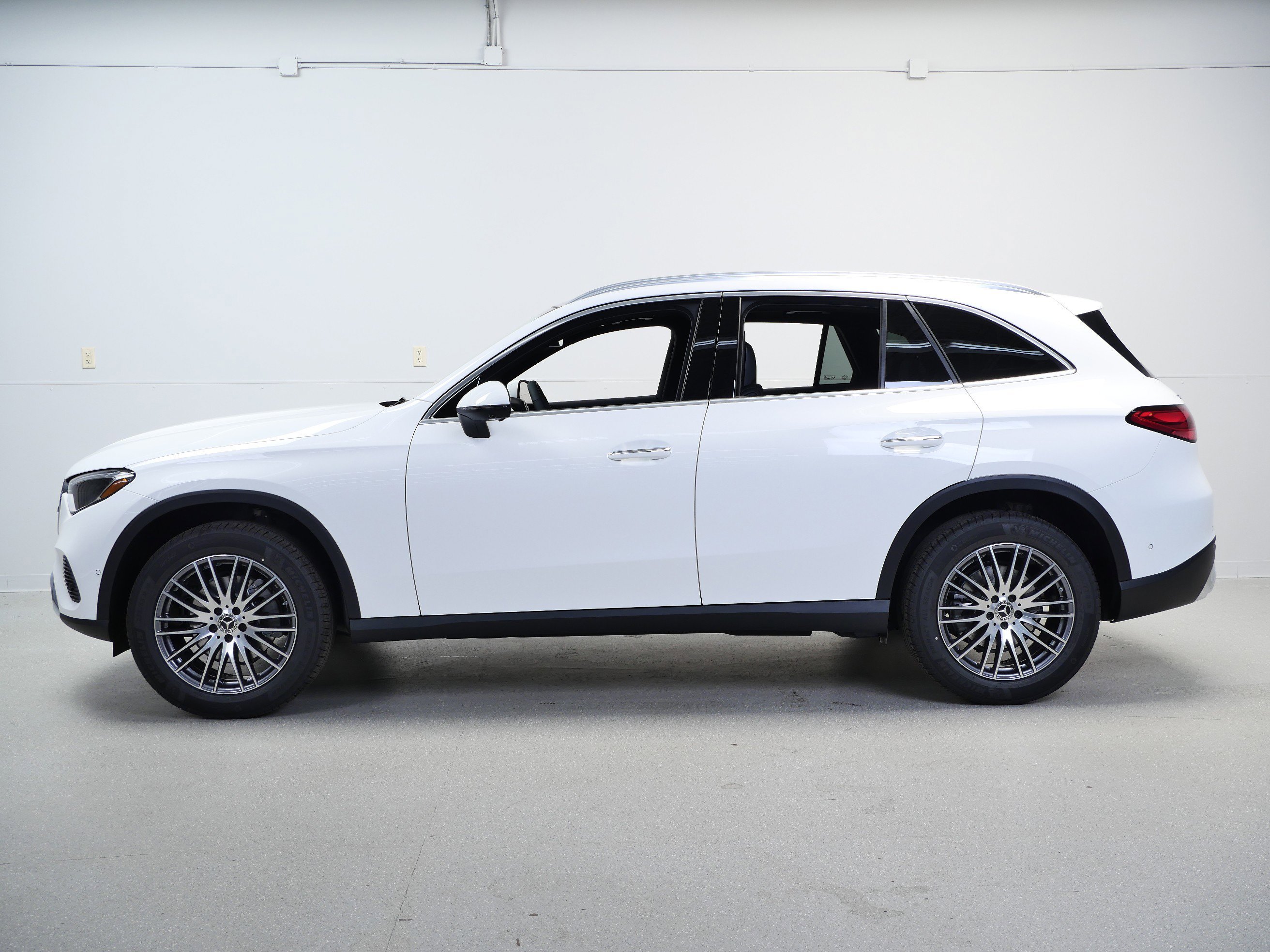 New 2026 Polar White Mercedes-Benz GLC 300 image 5