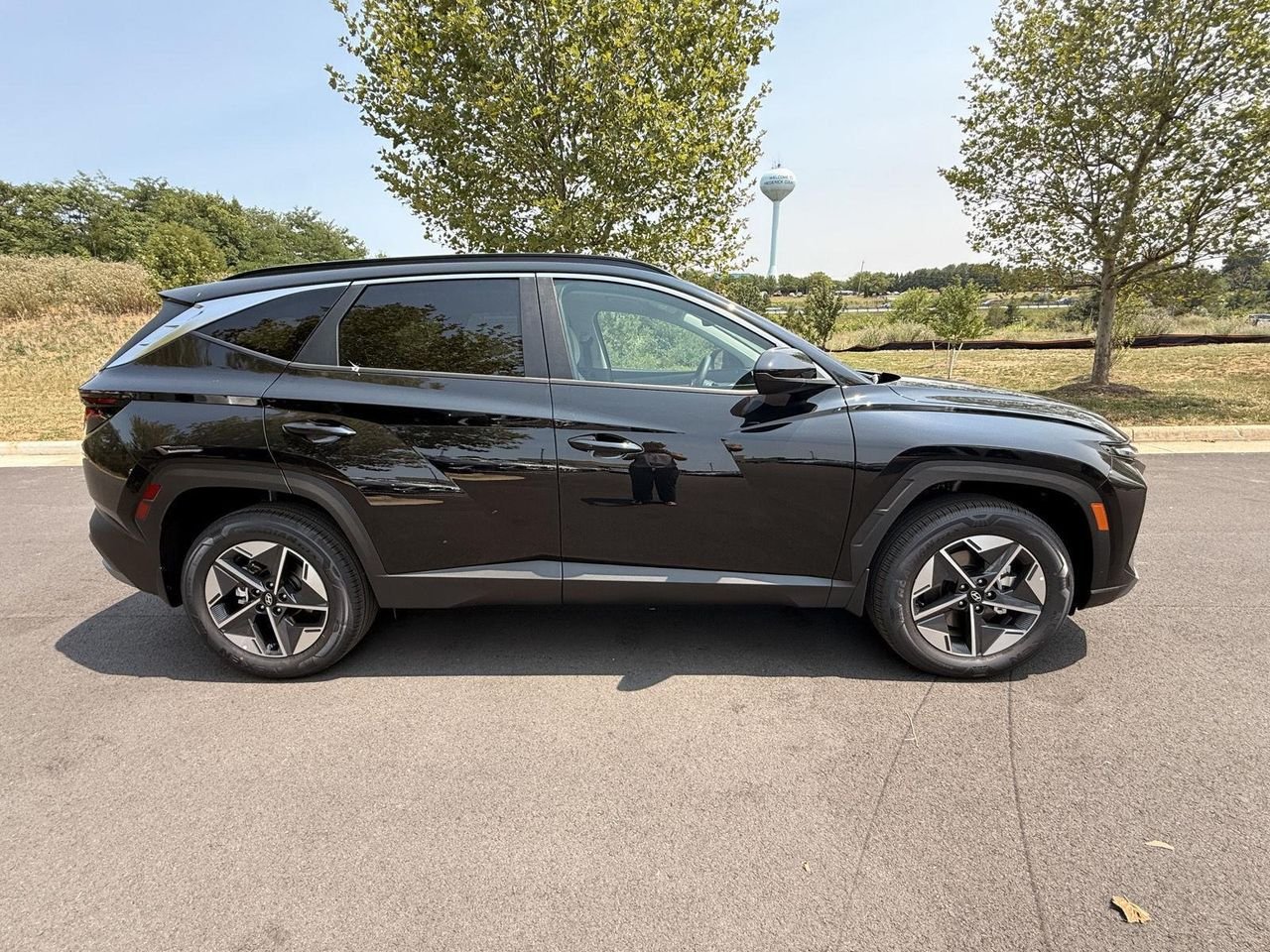 New 2026 Ash Black Hyundai SEL AWD image 4
