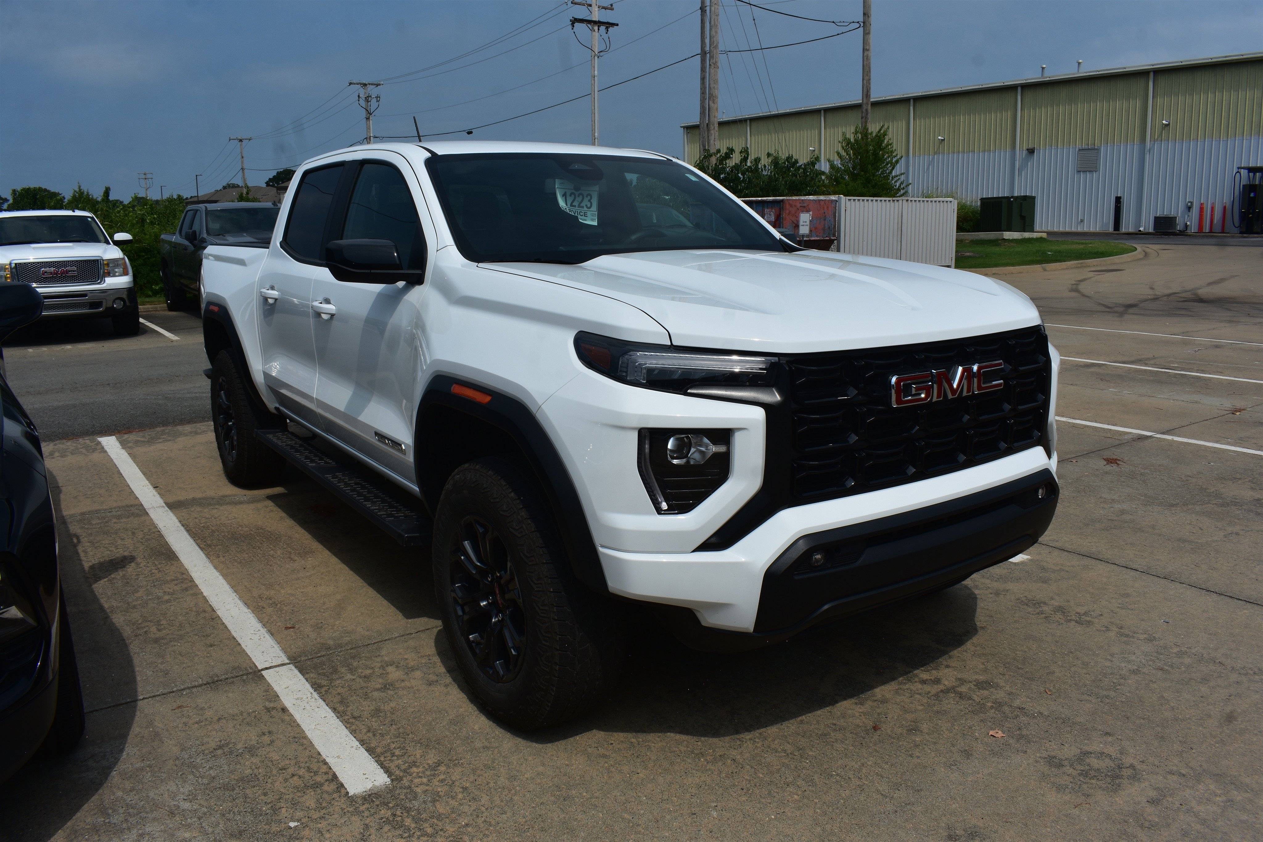 Used 2025 Summit White GMC Elevation image 3