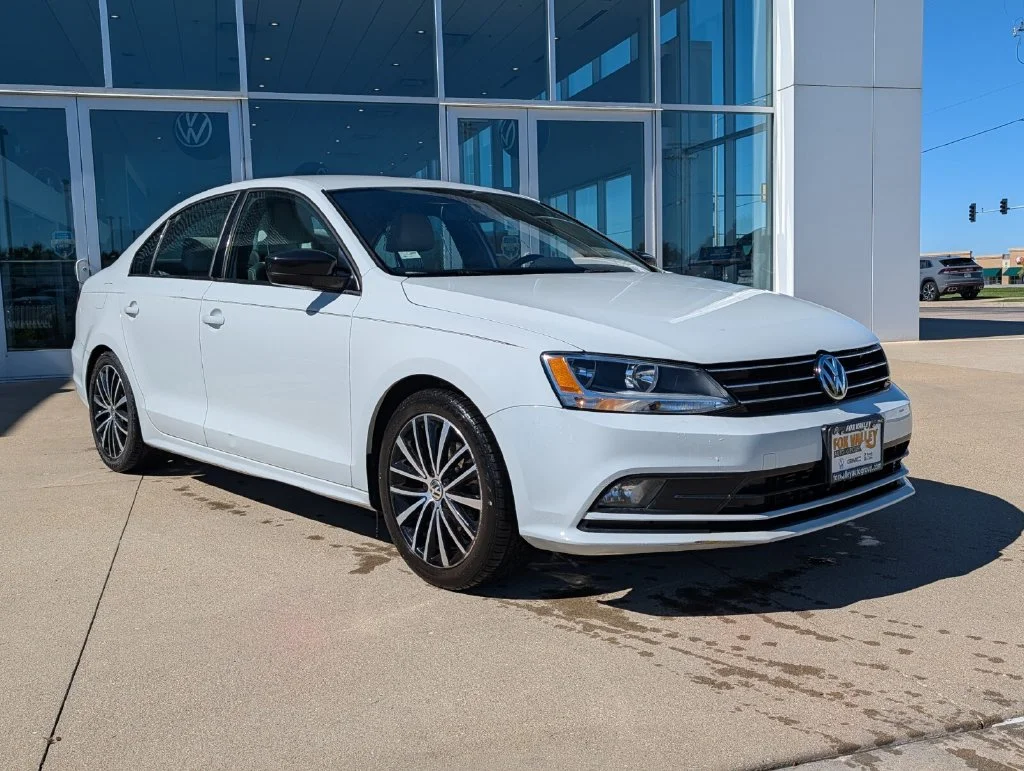 Used 2015 Volkswagen Jetta SE with VIN 3VWD17AJ2FM346424 for sale in Crystal Lake, IL
