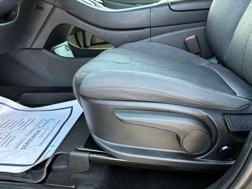 Certified Used 2023 Gray Hyundai SE image 9