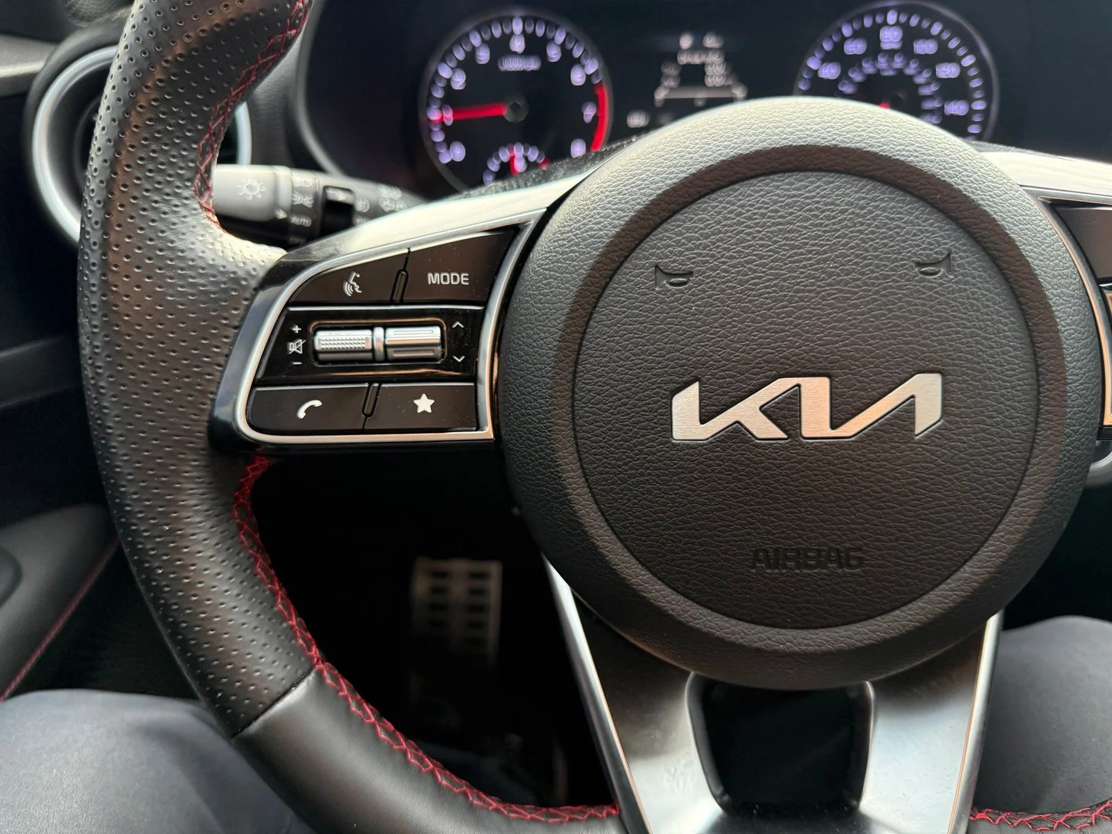 Used 2024 Snow White Pearl Kia GT image 17