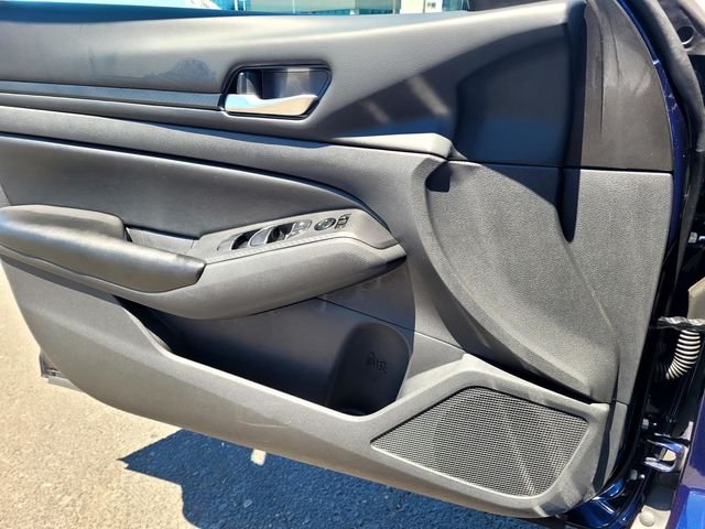 Used 2022 Blue Nissan 2.5 S image 17