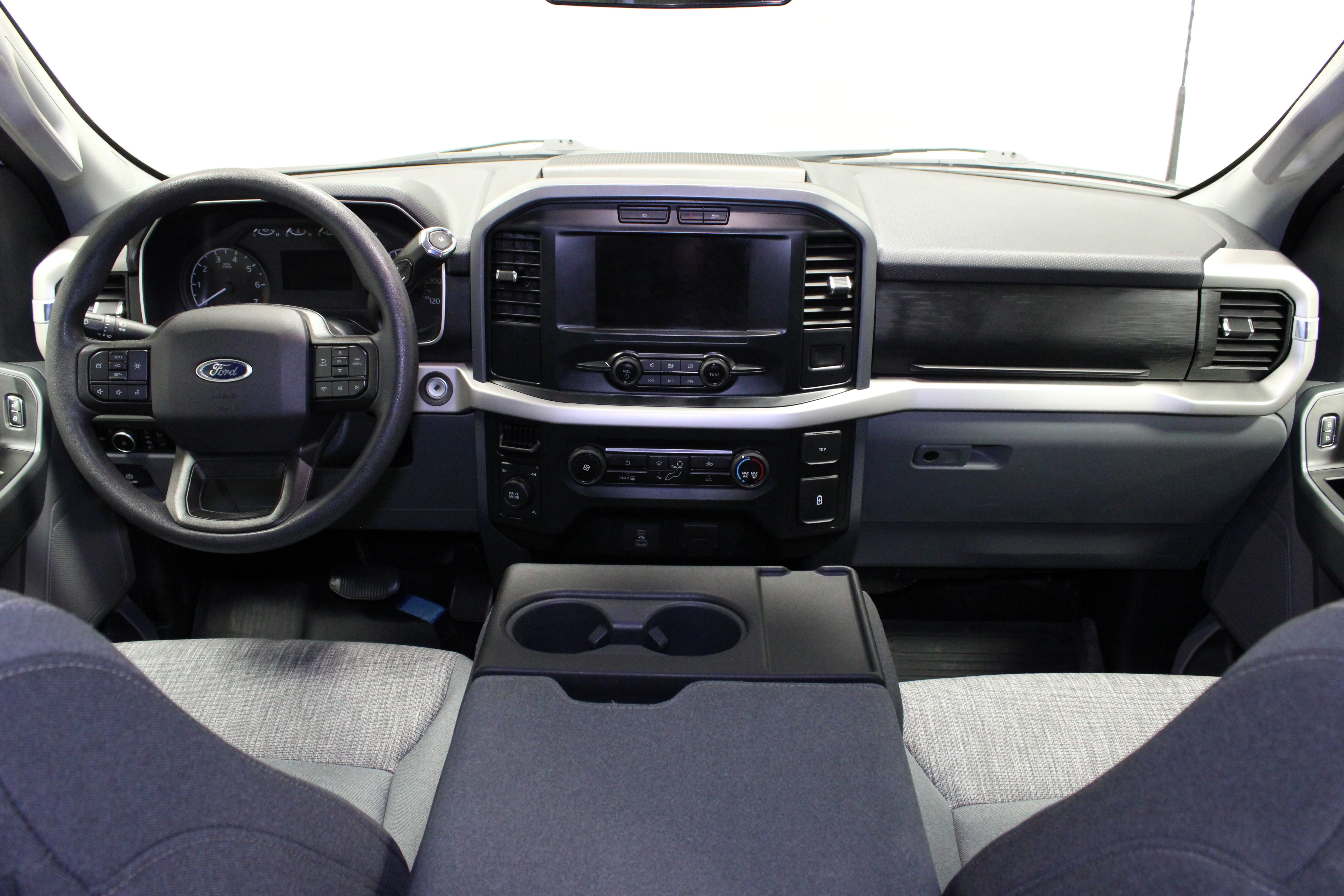 Used 2023 Oxford White Ford XLT image 19