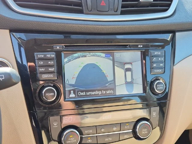 Used 2016 Blue Nissan SV image 23
