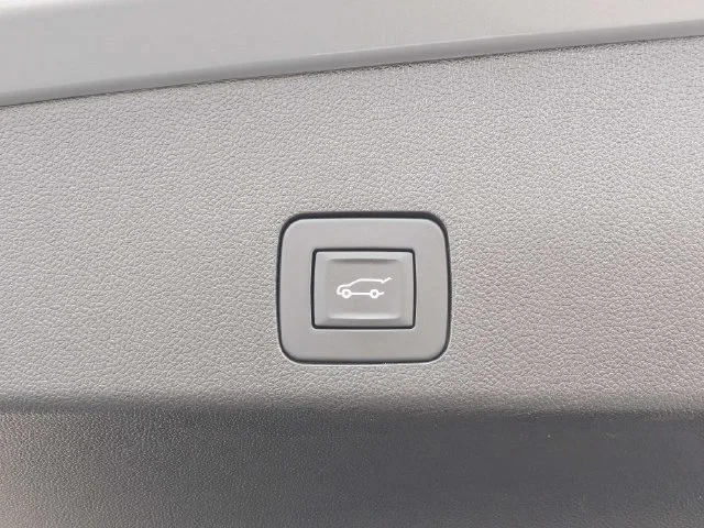 Used 2023 MOONSTONE GRAY METALLIC Buick Select image 13