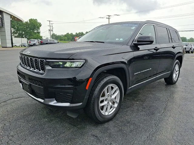 Used 2025 Black Jeep Laredo image 3