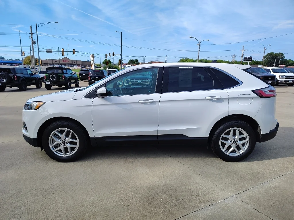 Used 2024 Oxford White Ford SEL image 6