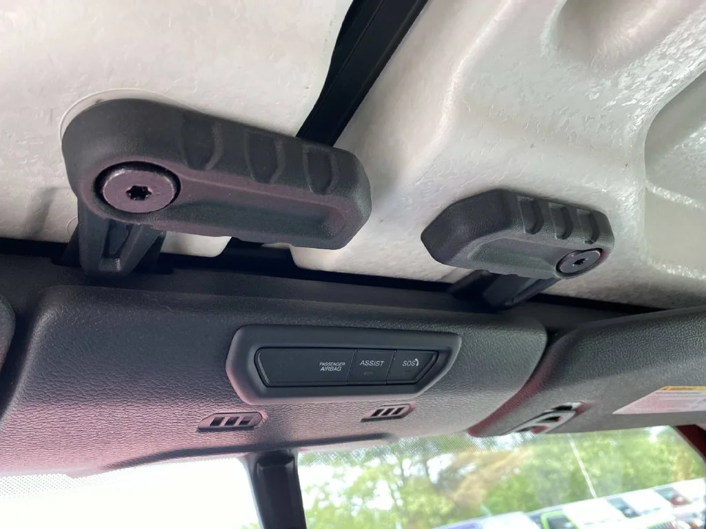 Used 2022 Red Jeep Sport S image 32