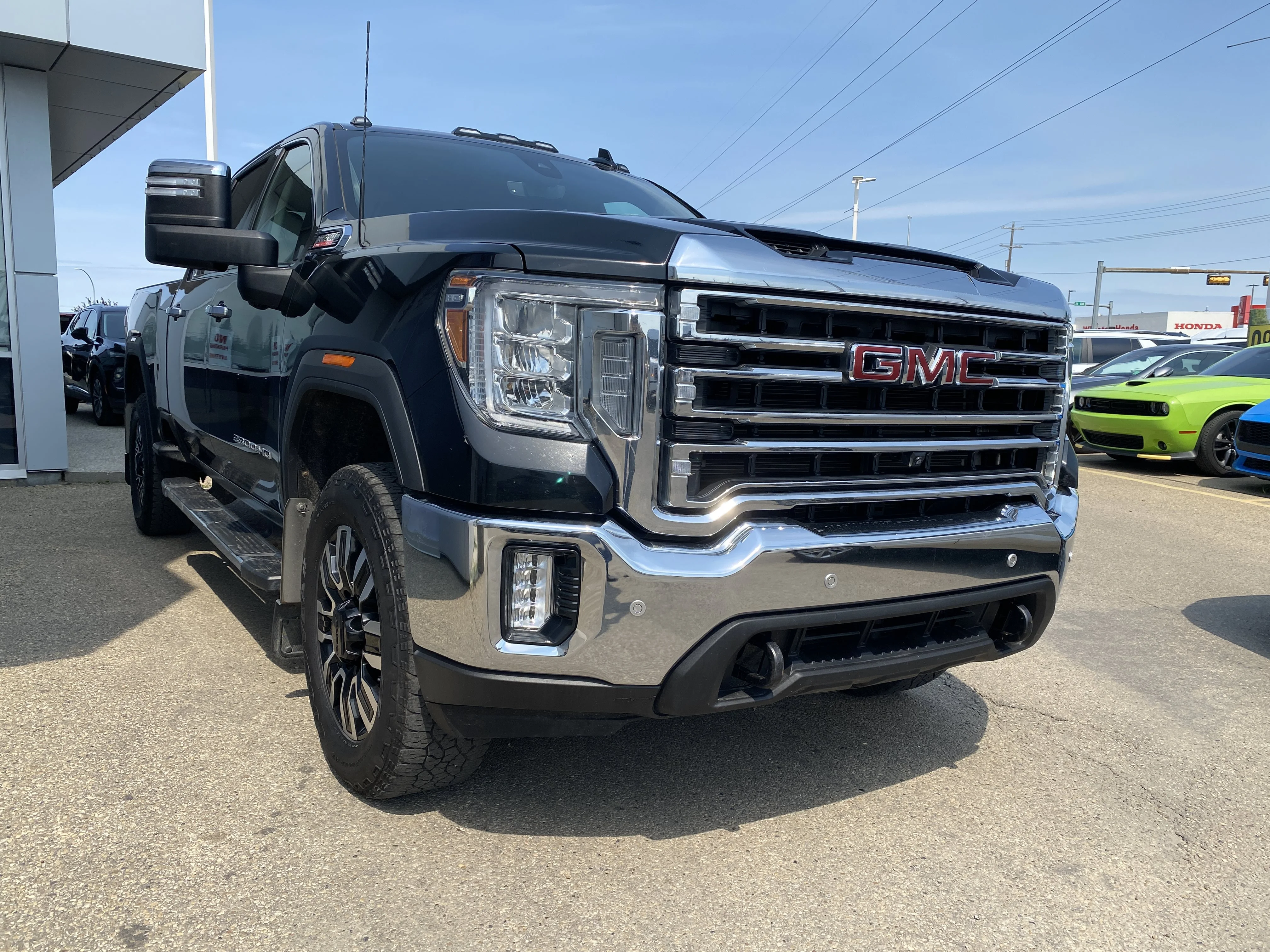 Used 2020 Black GMC Crew Cab SLT image 6