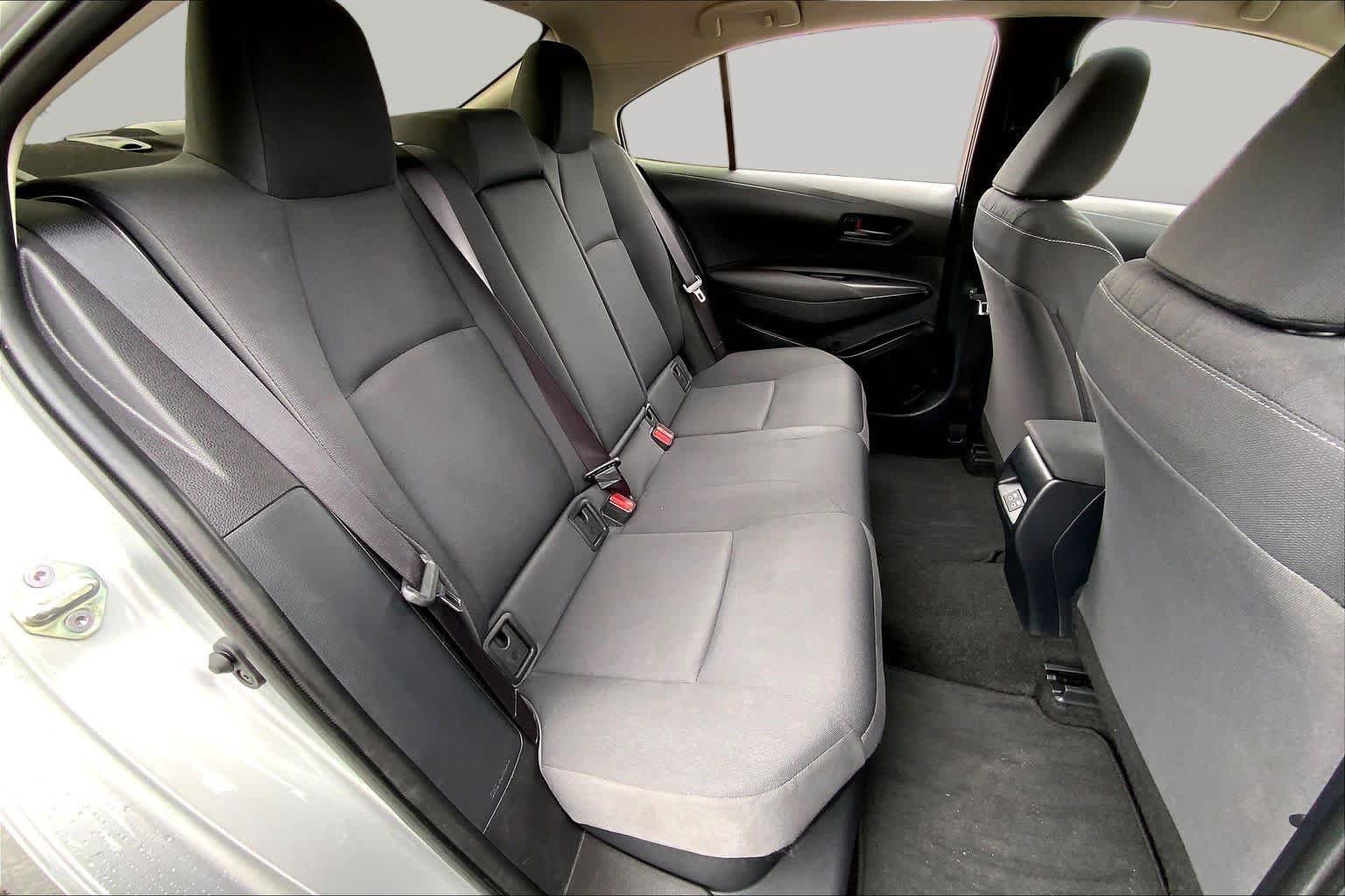 Used 2025 Classic Silver Metallic Toyota Hybrid LE image 19