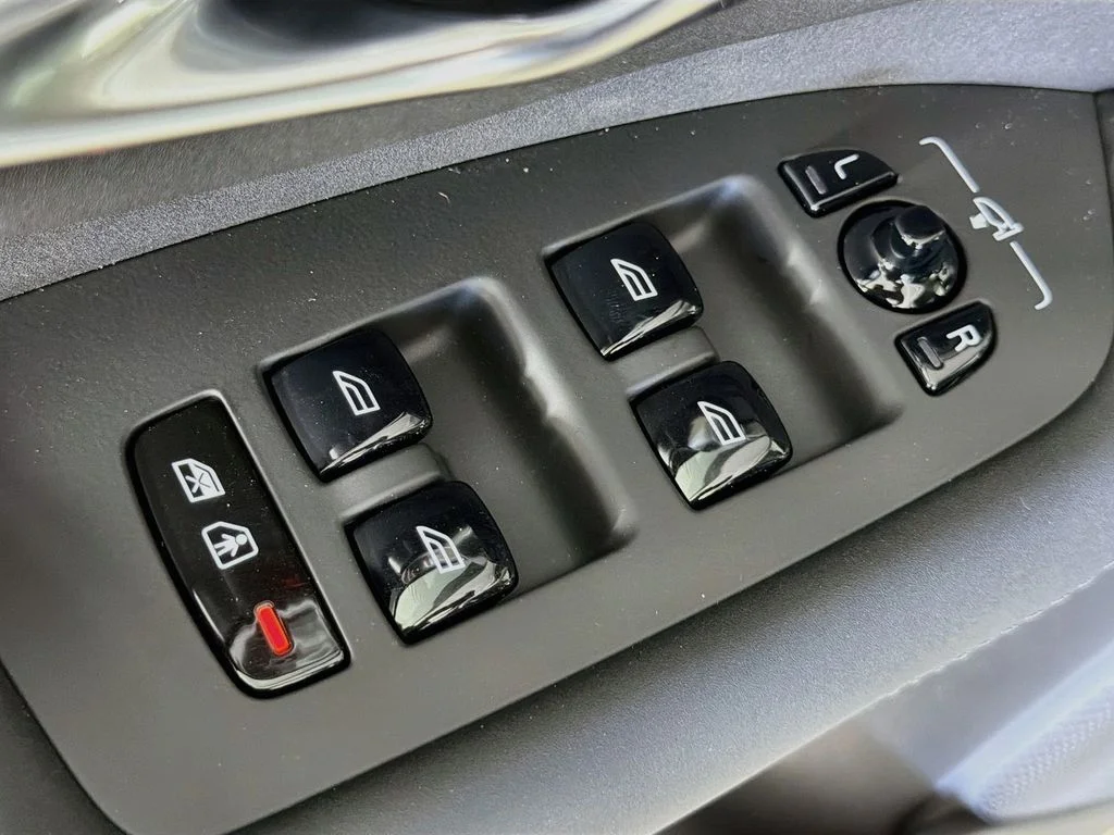New 2026 Gray Volvo B6 Plus 7-Seater image 18
