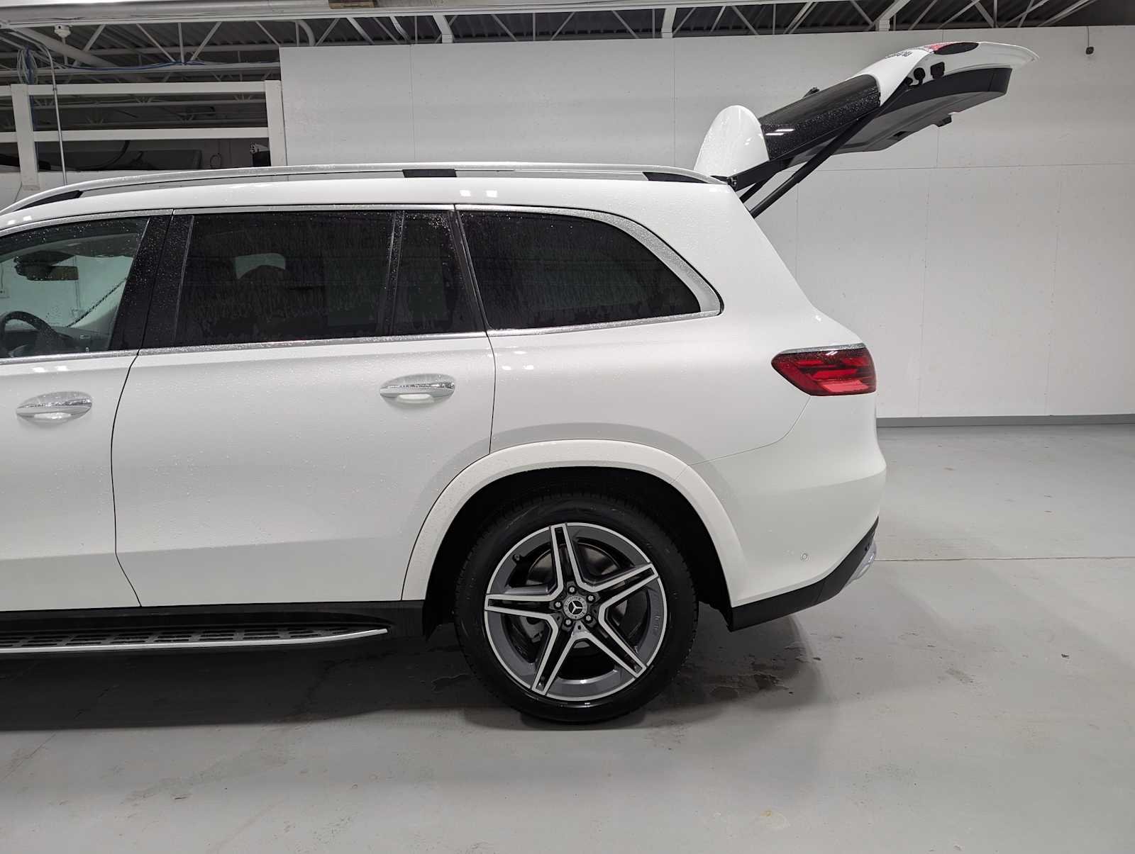 Used 2026 Polar White Mercedes-Benz GLS 450 image 9