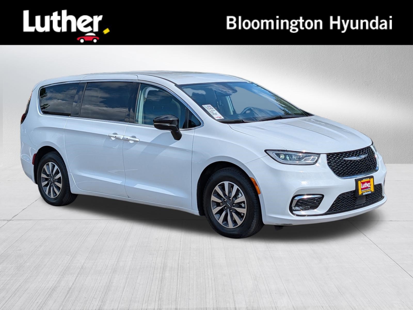 Used 2024 Bright White Clearcoat Chrysler Hybrid Select image 1