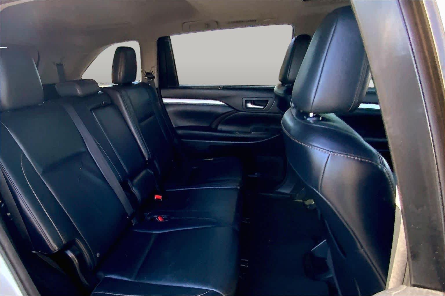 Used 2015 Blizzard Pearl Toyota XLE image 20