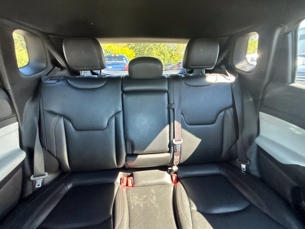 Used 2024 Gray Jeep Limited image 29