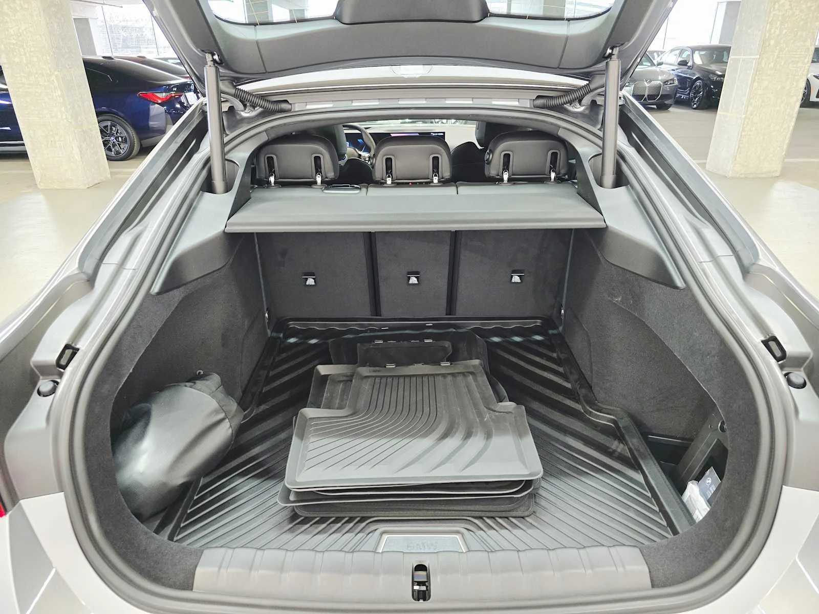 New 2026 Skyscraper Grey Metallic BMW xDrive40 image 29